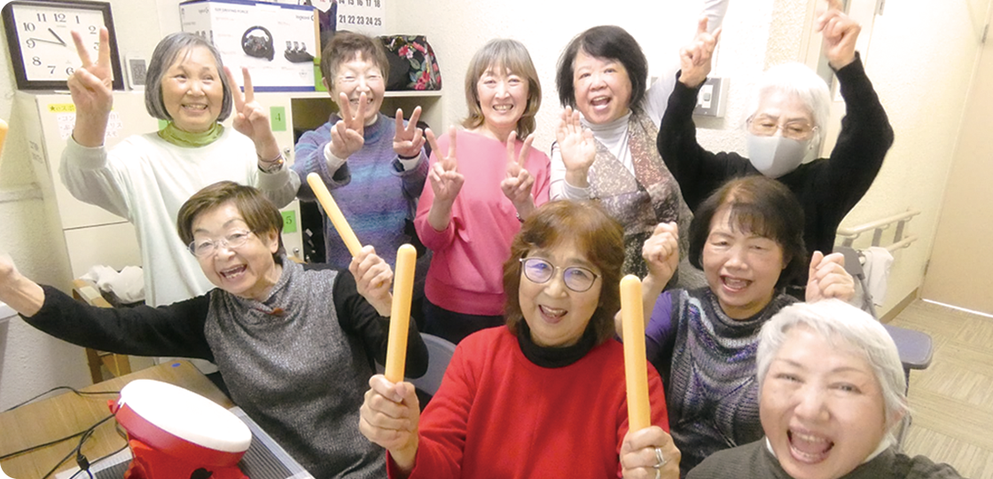 地域の活動に参加するシニア